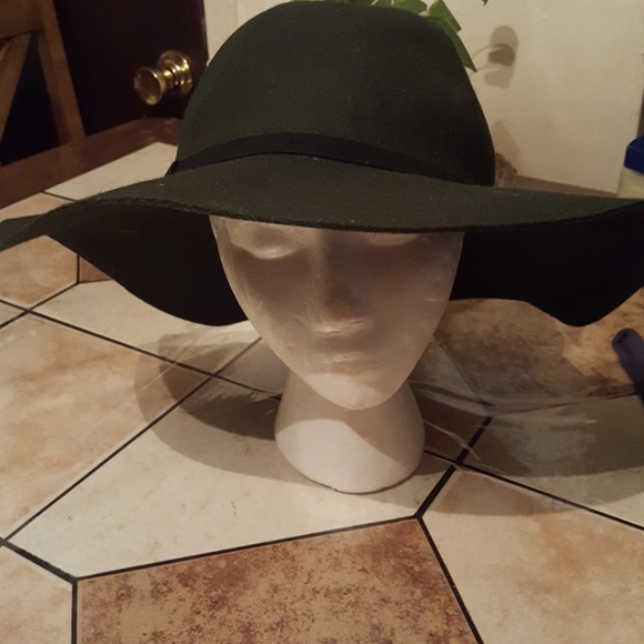 Merona Other - - Women's Floppy Hat Maroon